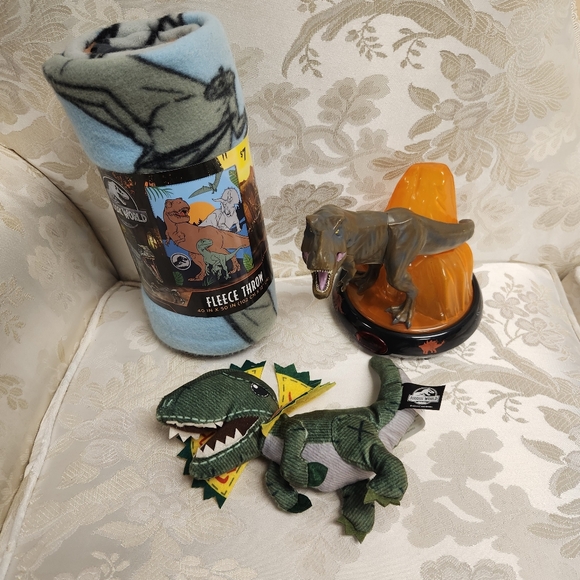Jurassic World Lot Night Light 3D T REX Dinosaur Fleece Throw And Plush W/ Sound - Picture 1 of 17